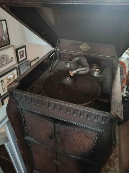 Photo of free Lovely antique gramophone (New York NE29) #2