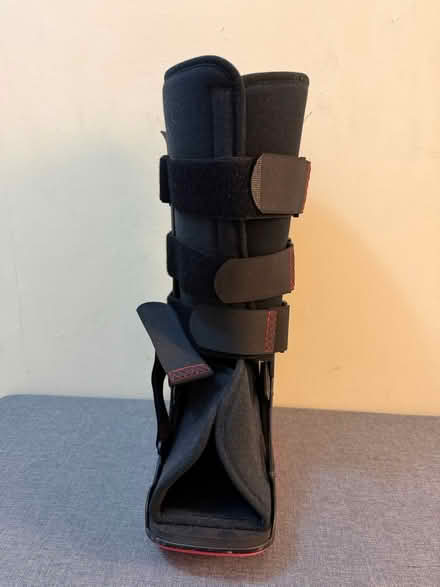 Photo of free Walking boot (Medium) (Hitchin SG4) #2