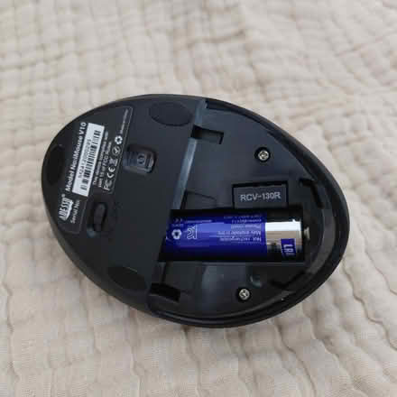 Photo of free Ergonomic wireless mouse (Union City - Decoto Road) #4