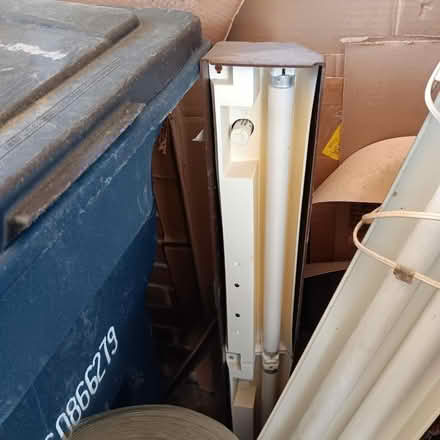 Photo of free 20 gallon aquarium hood (Clinton, MD) #1