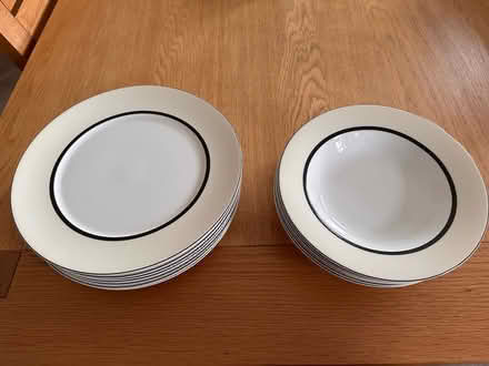 Photo of free M&S Manhattan plates and bowls. (Penrith CA11) #1