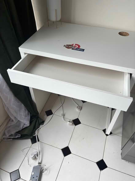 Photo of free White Ikea Desk (Fillongley CV7) #2