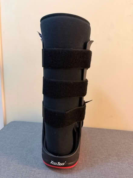 Photo of free Walking boot (Medium) (Hitchin SG4) #3