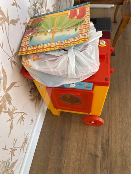 Photo of free Toy Oven/ Washing Machine (Wallington PO16) #1