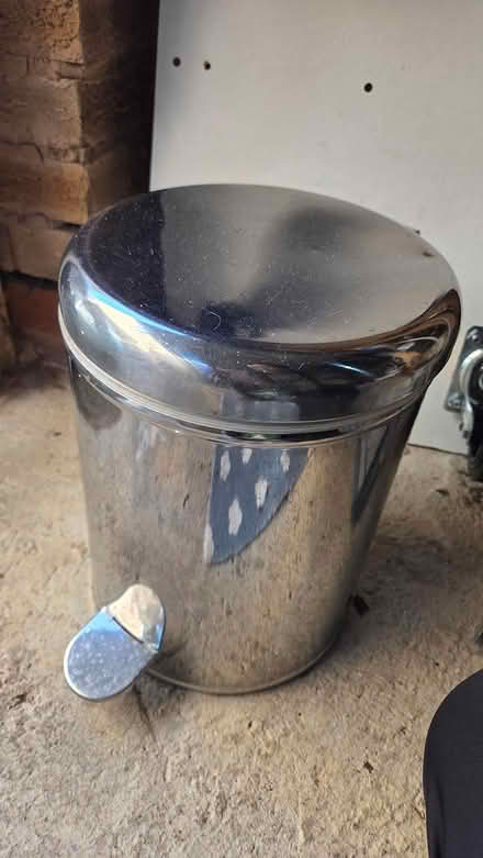 Photo of free bathroom bin (CliftonM,YO30) #1