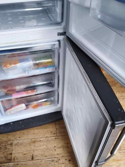 Photo of free Samsung fridge freezer, sw2 (Tulse Hill, SW2) #4