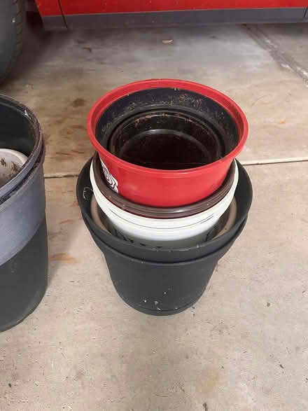 Photo of free Various sized plant pots (Fort Sheridan) #4