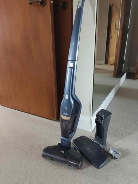 Photo of free AEG vacuum cleaner (Caversham Wharf, RG1) #1