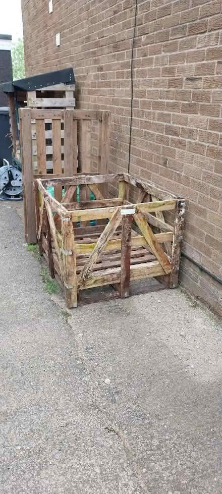 Photo of free Wooden pallet box and pallet (Kendal LA9) #1