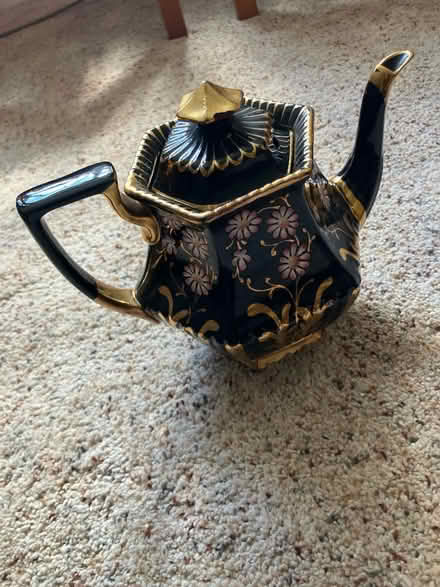 Photo of free Black teapot (SE26) #1