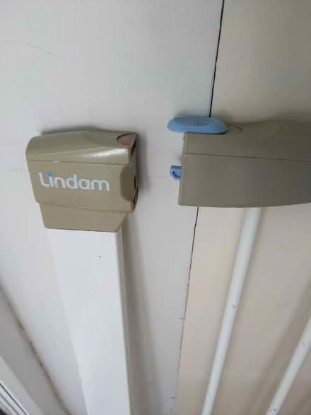 Photo of free Stair gate (CR5, Old Coulsdon) #2