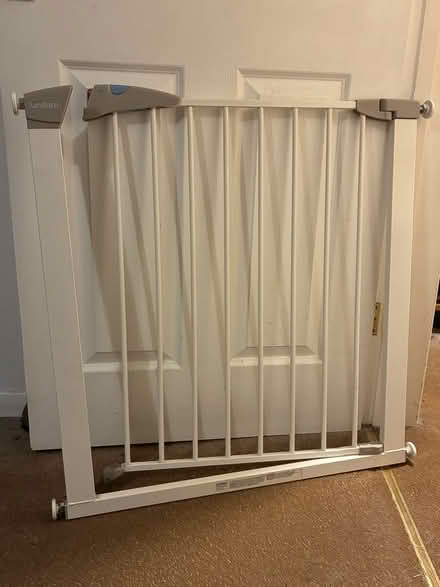 Photo of free Lindam baby gate (Thame (Near Cromwell Ave)) #1