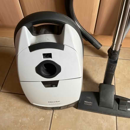 Photo of free Miele vacuum cleaner. (Dundee DD3) #1