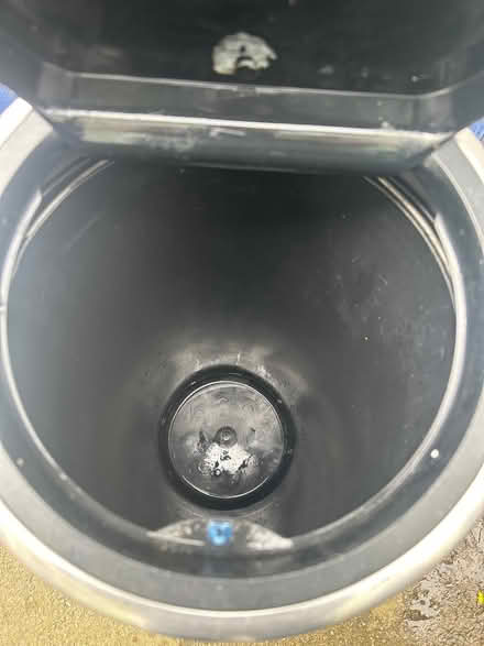 Photo of free Kitchen bin (Wigston Leicestershire.LE18) #4