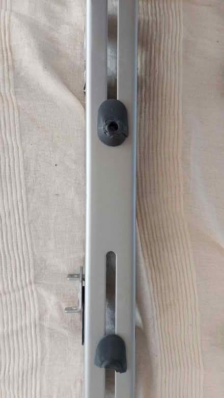 Photo of free 'Floating' TV Stand / Coffee Table (Oadby LE2) #4