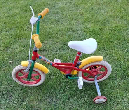 Photo of free small bike with stabilisers (Wokingham RG40) #1