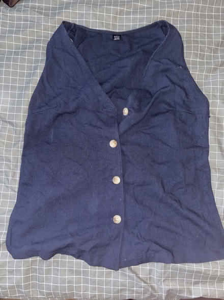 Photo of free XL button top (Cowley UB8) #1