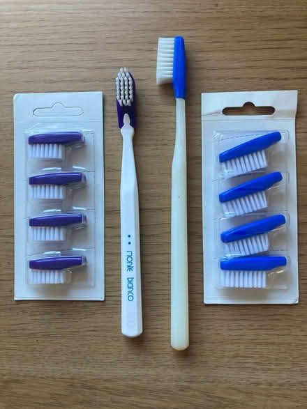 Photo of free 2 toothbrushes with replaceable heads (Hallgarth LA9) #1