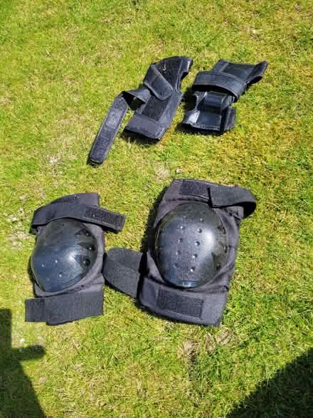 Photo of free Kids wrist & knee protectors (Stoneleigh, Epsom) #1