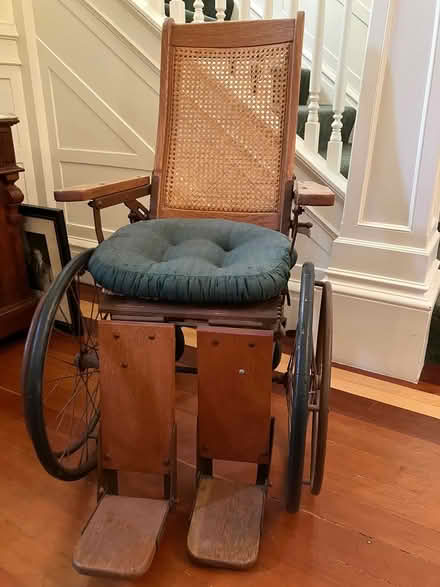 Photo of free antique wheel chair (Central Alameda) #2