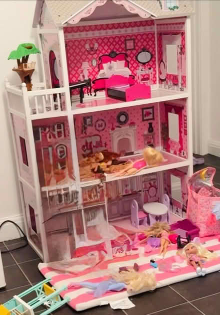 Photo of free Doll house (Sheffield, S6.) #1