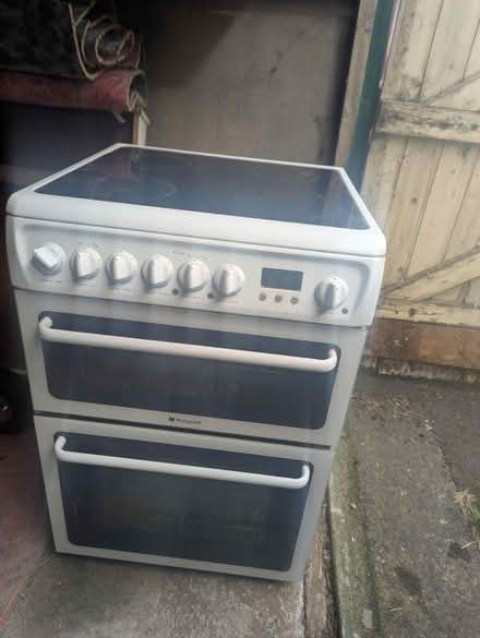 Photo of free Free standing Hotpoint oven and hob (chesterfield S41) #1