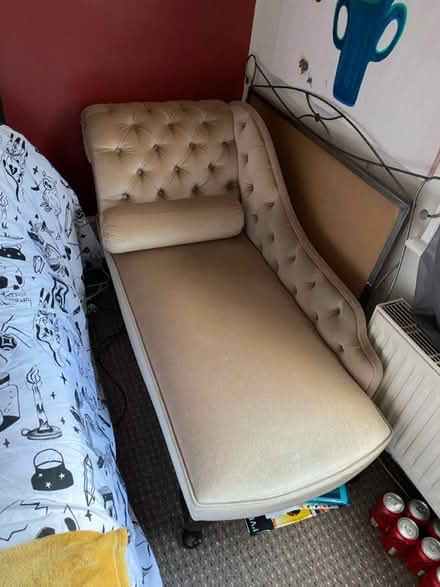 Photo of free Chase lounge (Brentford TW8) #2