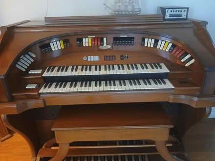 Photo of free Wurlitzer organ (Woburn south) #2