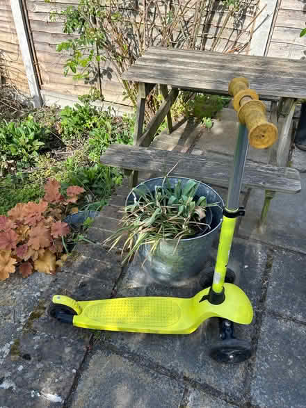 Photo of free Small child scooter with light-up wheels (Raynes Park SW20) #1