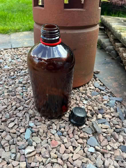 Photo of free 2.5L amber glass bottle with lid (Bromsgrove B61) #2