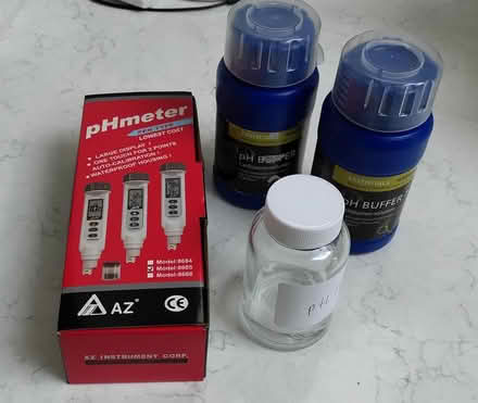 Photo of free PH meter plus calibration solutions (Ealing W5) #1