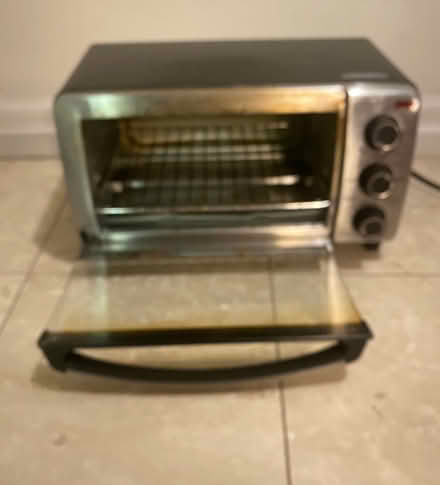 Photo of free 4 slice toaster oven (Sherbourne and bloor) #1