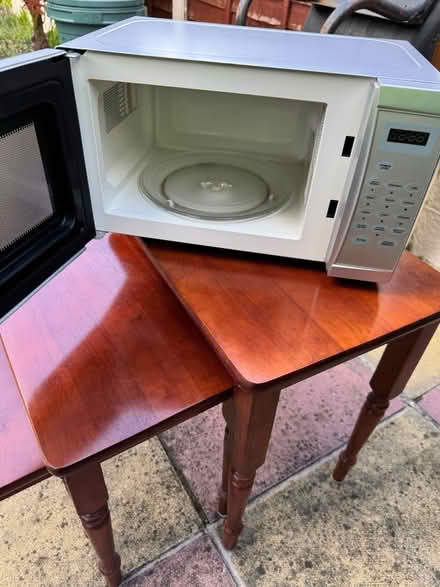 Photo of free Microwave (Dy4 8bh) #2