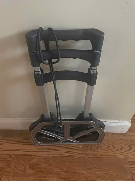 Photo of free luggage carrier (Babylon, NY) #2