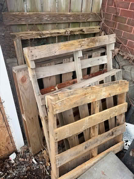 Photo of free Pallets and rubber map remnant (K1Y) #1