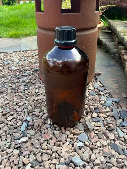 Photo of free 2.5L amber glass bottle with lid (Bromsgrove B61) #1