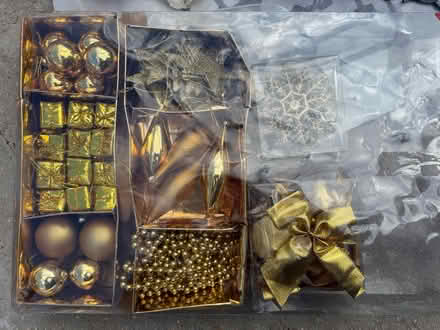 Photo of free Christmas Decorations & Accessories (Woodside SE25) #3