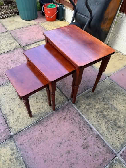 Photo of free Nest of 3 tabkes (Dy4 8bh) #1