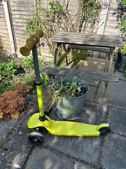 Photo of free Small child scooter with light-up wheels (Raynes Park SW20) #3