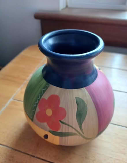 Photo of free Small vase (East Kilbride G74) #1