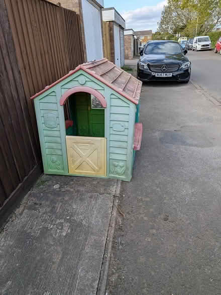 Photo of free Wendy house (GL1) #1
