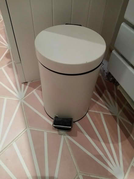 Photo of free Small pedal bin (BA11) #1