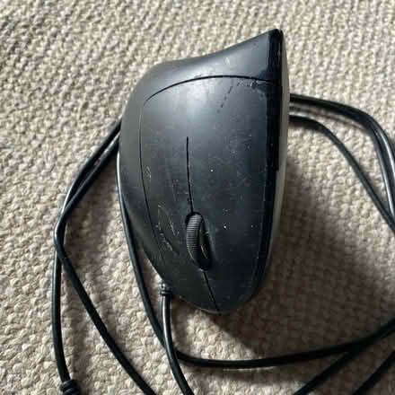 Photo of free Anker ergonomic mouse (Whinfield DL1) #2