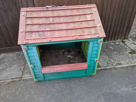 Photo of free Wendy house (GL1) #2