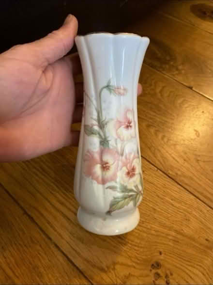 Photo of free Small ceramic vase (Cheshunt En8) #1