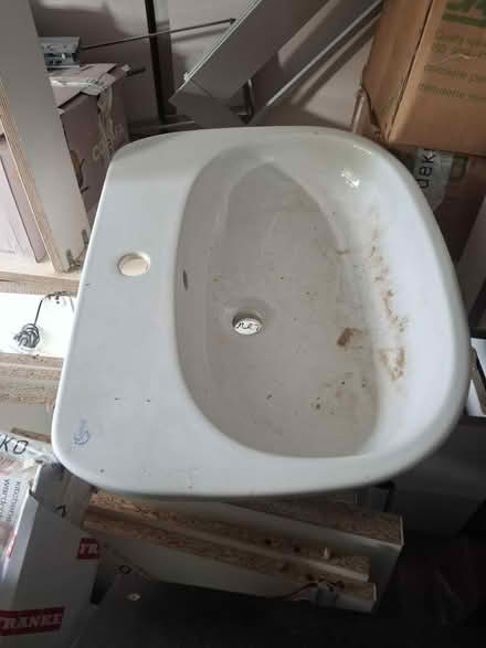 Photo of free Bathroom basin (Se9 4ae) #1