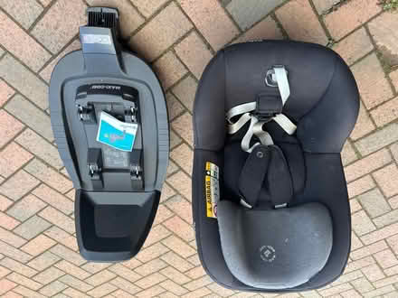 Photo of free Maxi cosi base and car sest (Wolverley DY11) #1