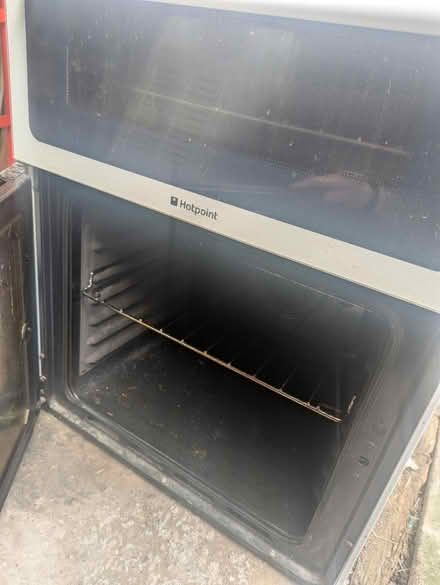 Photo of free Free standing Hotpoint oven and hob (chesterfield S41) #4