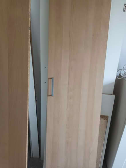Photo of free 3 door wardrobe (Burry port Sa16 0le) #4