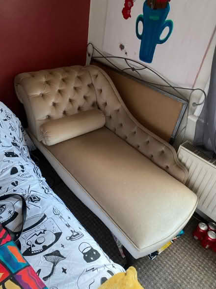 Photo of free Chase lounge (Brentford TW8) #1